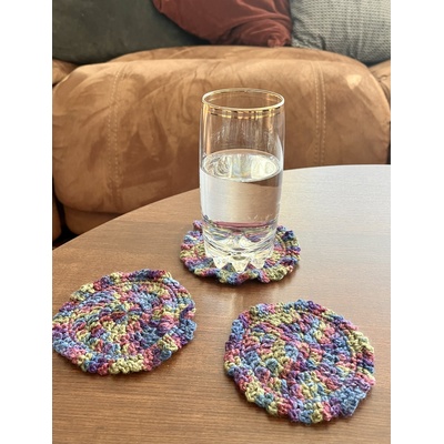 { artist.name }} - Beginner Crochet - Round Table Coaster Project